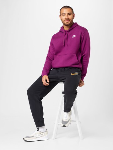 Nike Sportswear Regular Fit Sweatshirt 'Club Fleece' in Rot