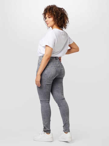 Skinny Jean 'WILLY' ONLY Carmakoma en gris