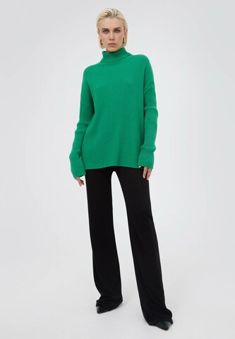 TOPTOP STUDIO Sweatshirt in Green