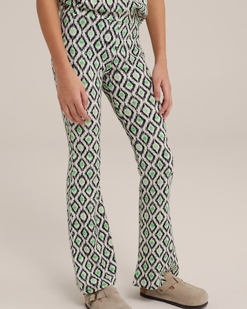 WE Fashion Flared Leggings in Groen: voorkant