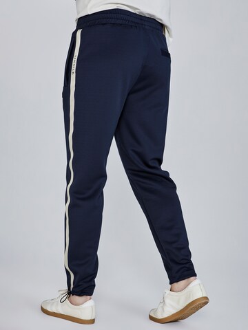 Slimfit Pantaloni sportivi di SikSilk in blu