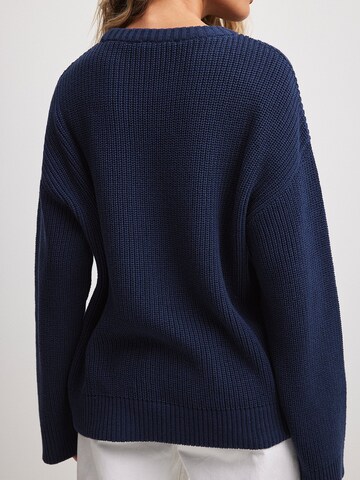 NA-KD Oversize sveter - Modrá