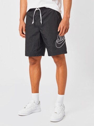 Nike Sportswear Shorts 'Alumni' in Schwarz: predná strana