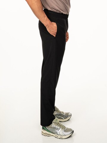 saved lab Tapered Workout Pants 'SL-450 Trackpant Black' in Black
