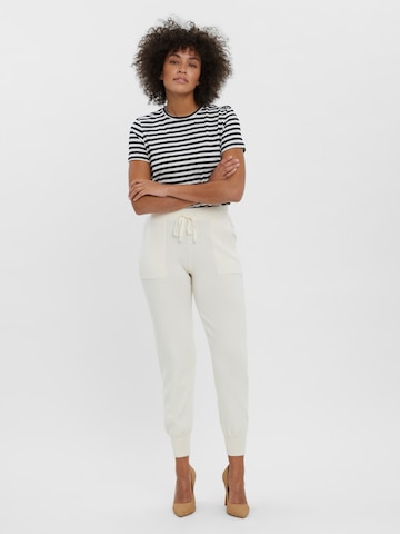 VERO MODA Tapered Παντελόνι 'Nancy' σε λευκό