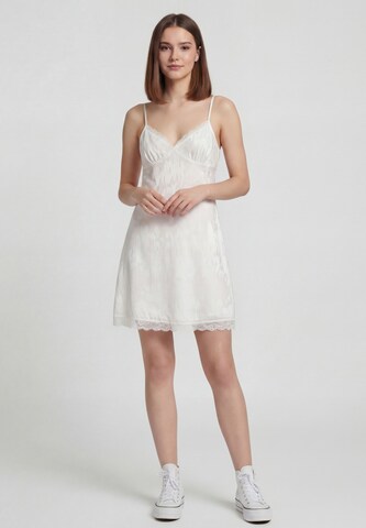 MYMO Dress in White