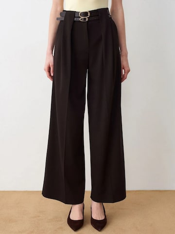 Dilvin Pants in Brown: front