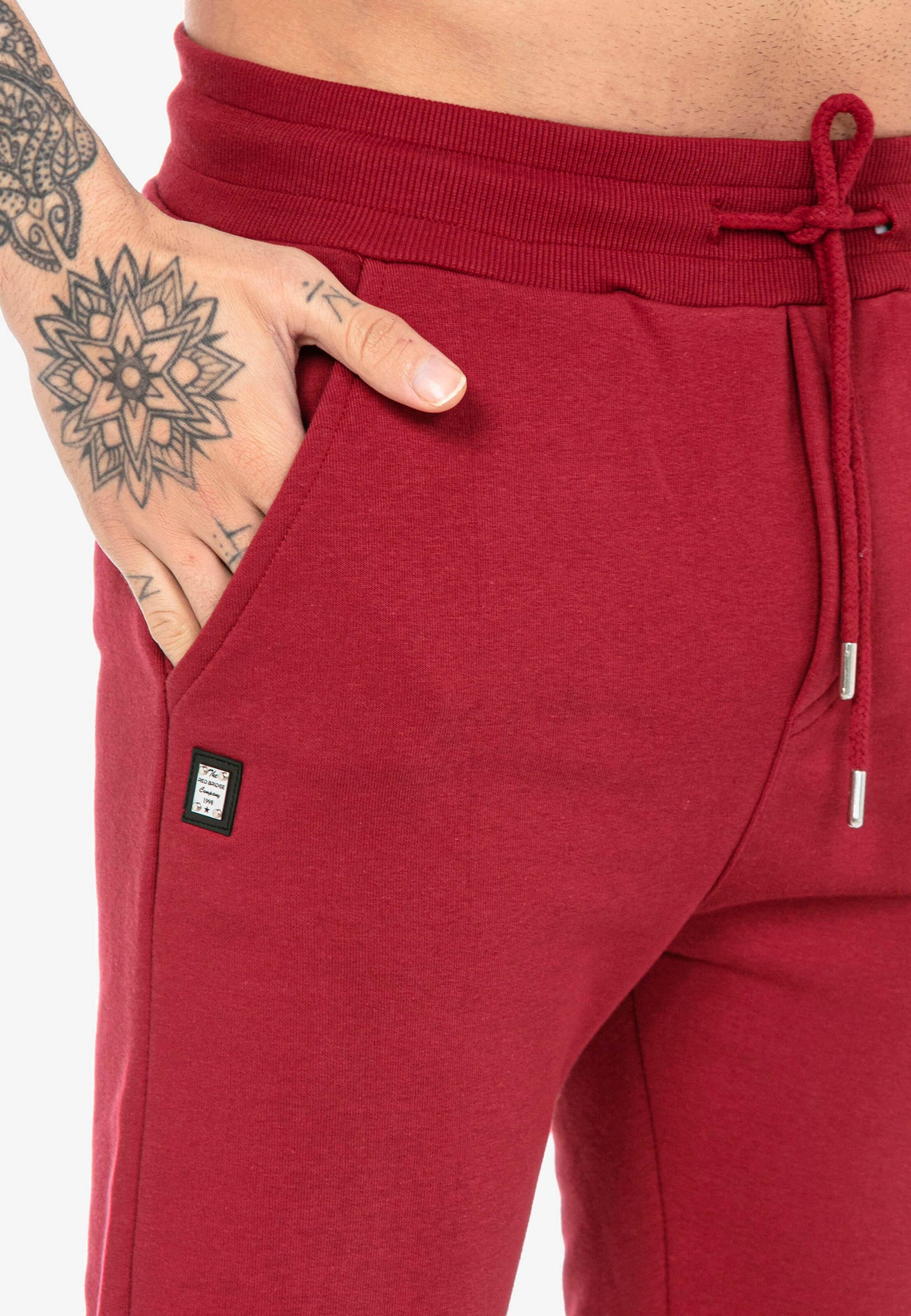 Männer Sweat Redbridge Jogginghose 'Crawley' in Bordeaux - QA90020 Männer Sweat Redbridge Jogginghose 'Crawley' in Bordeaux - QA90020