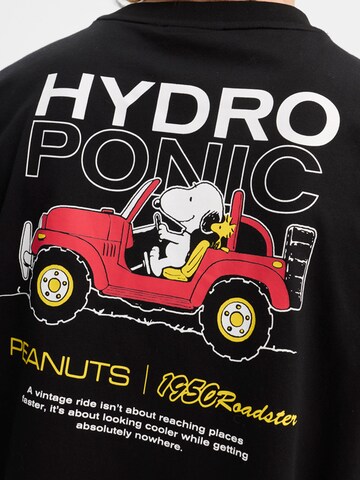 hydroponic - Camiseta 'Hydroponic x Peanuts Oversized Short-Sleeve Roadster T-Shirt' en negro