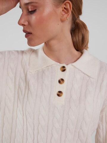 Pull-over 'Cale' PIECES en blanc