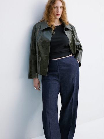 Largi Pantaloni cu dungă 'CARLA' de la MANGO pe albastru