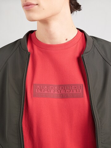 Tricou de la NAPAPIJRI pe roșu