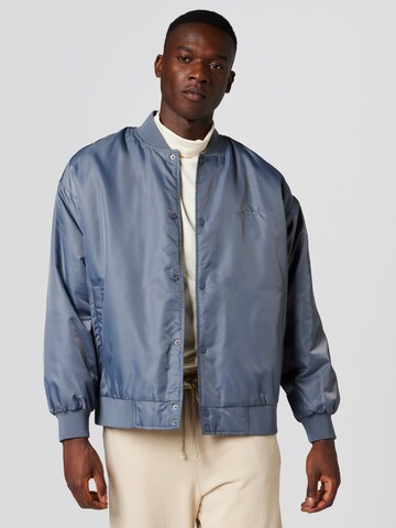 Sinned x ABOUT YOU Between-season jacket 'JAMIE' in Blue: front