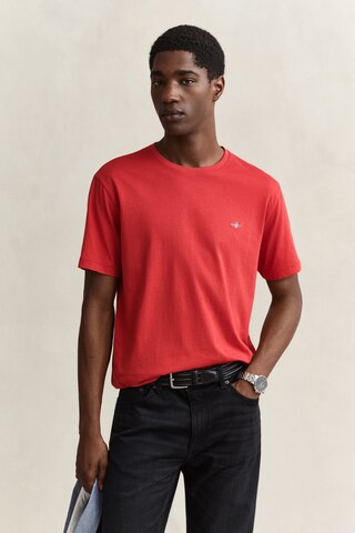 T-Shirt GANT en rouge : devant