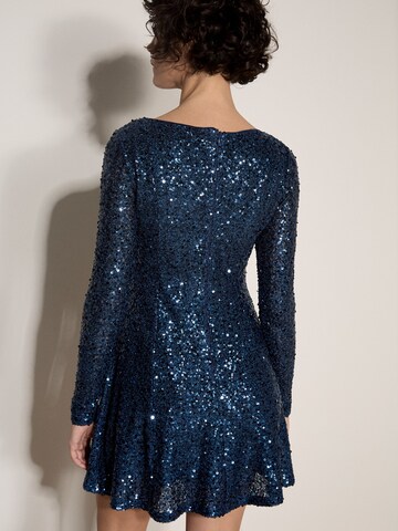 Apricot Sequin Embellished Skater Mini Dress ' Minikleid im Skater-Stil ' in Blau
