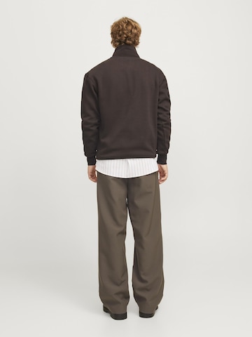 JACK & JONES Sweatshirt in Brown