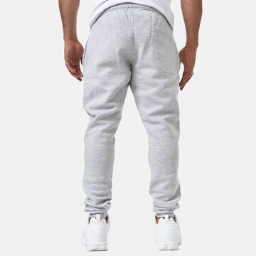 Tapered Pantaloni di Elara in grigio
