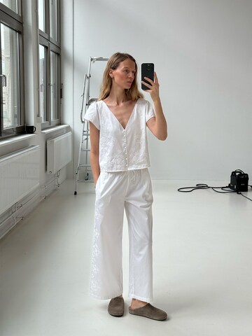 Loosefit Pantaloni di ABOUT YOU x Marie von Behrens in bianco