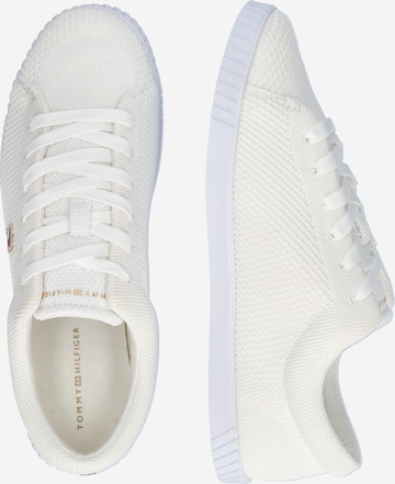 TOMMY HILFIGER Sneakers laag 'Essential' in Beige