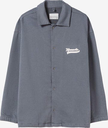 BershkaPrijelazna jakna - plava boja: prednji dio