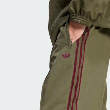 ADIDAS ORIGINALS - Loosefit Pantalón 'Britcore' en verde