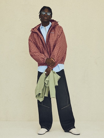 BershkaPrijelazna jakna - smeđa boja