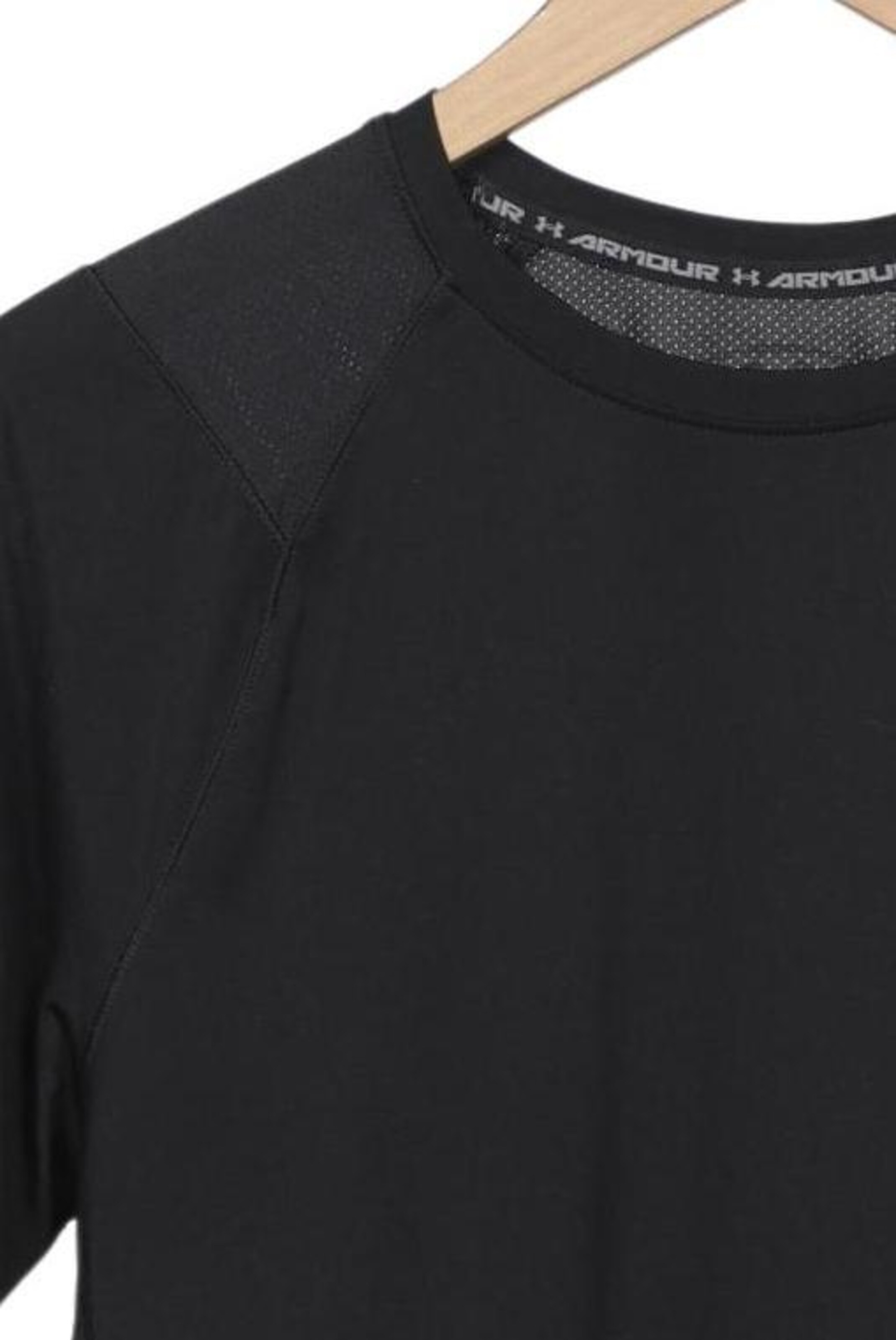UNDER ARMOUR Shirt in XL in Black