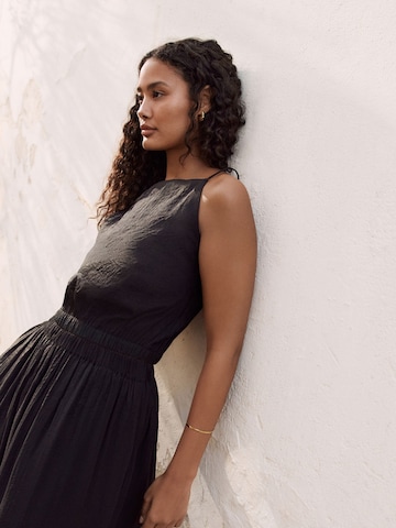 Next Top in Black
