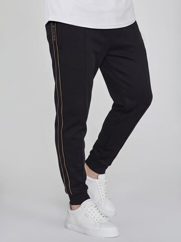 Coupe slim Pantalon SikSilk en noir