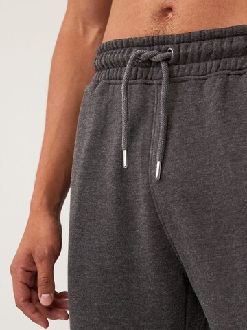 Next Дънки Tapered Leg Панталон в сиво