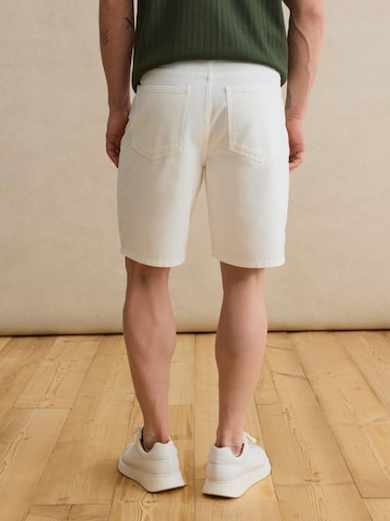 DAN FOX APPAREL Обычный Джинсы 'Fabrice' в Белый