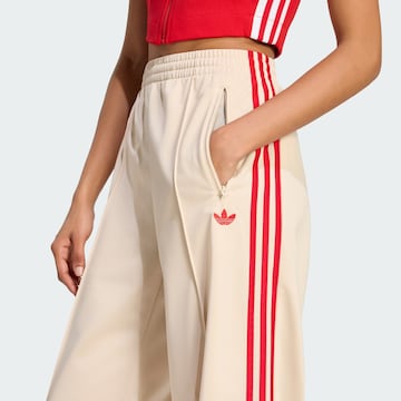 ADIDAS ORIGINALS - Loosefit Pantalón deportivo 'Firebird' en beige