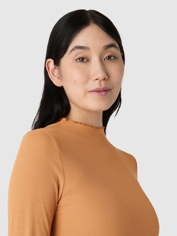 Les Lunes Shirt 'JUUNO' in Bruin