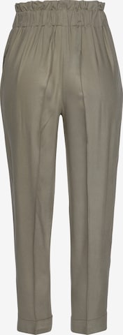 LASCANA Loosefit Bundfaltenhose in Grau