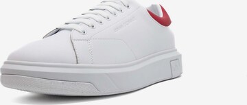 Baskets basses ARMANI EXCHANGE en blanc