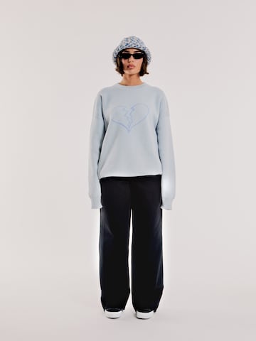 OUT OF ORBIT - Pullover 'Ela' em azul: frente