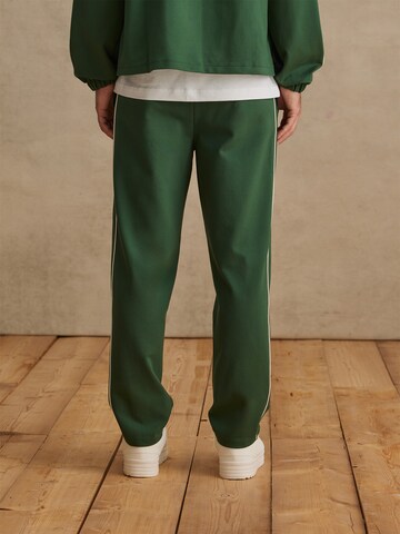 DAN FOX APPAREL Normalny krój Spodnie 'Maddox' w kolorze zielony