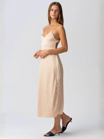 TEESHOPPEN Ruha ' Elnia ' - bézs