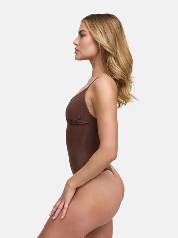 Body modellante 'Bodysuit Sculpting Shapewear with Built-In Wireless Bra and String' di cfab (formerly creamy fabrics) in marrone