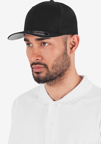 Casquette Flexfit en noir : devant