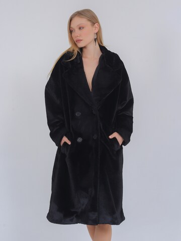 FRESHLIONS Winter Coat 'Juliea' in Black: front