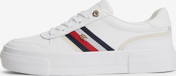 TOMMY HILFIGER Matalavartiset tennarit 'VULC' värissä valkoinen: etupuoli