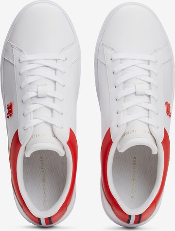 Baskets basses TOMMY HILFIGER en blanc