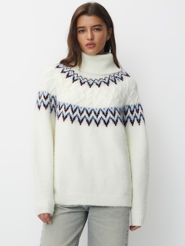 Pull&Bear Sweater in White: front