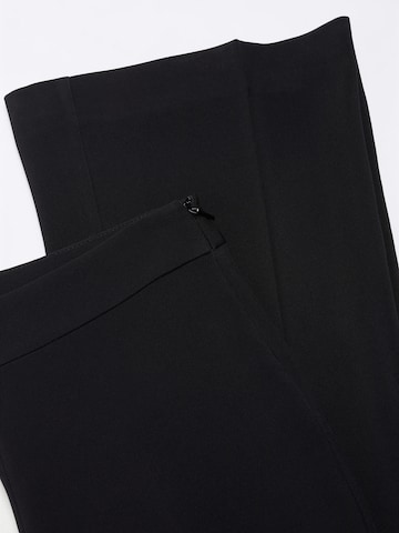 évasé Pantalon 'Teresa' MANGO en noir