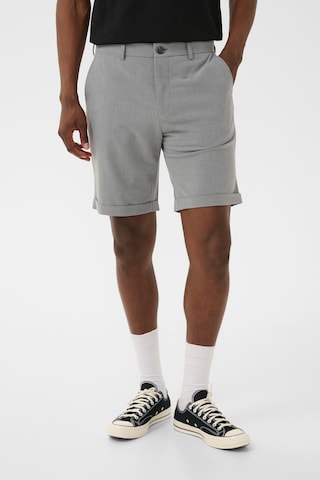Matinique Regular Chinohose in Grau: Vorderseite