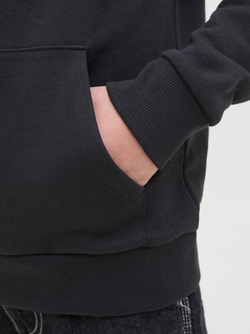 Jack & Jones Junior Sweatshirt 'JJARI' in Zwart