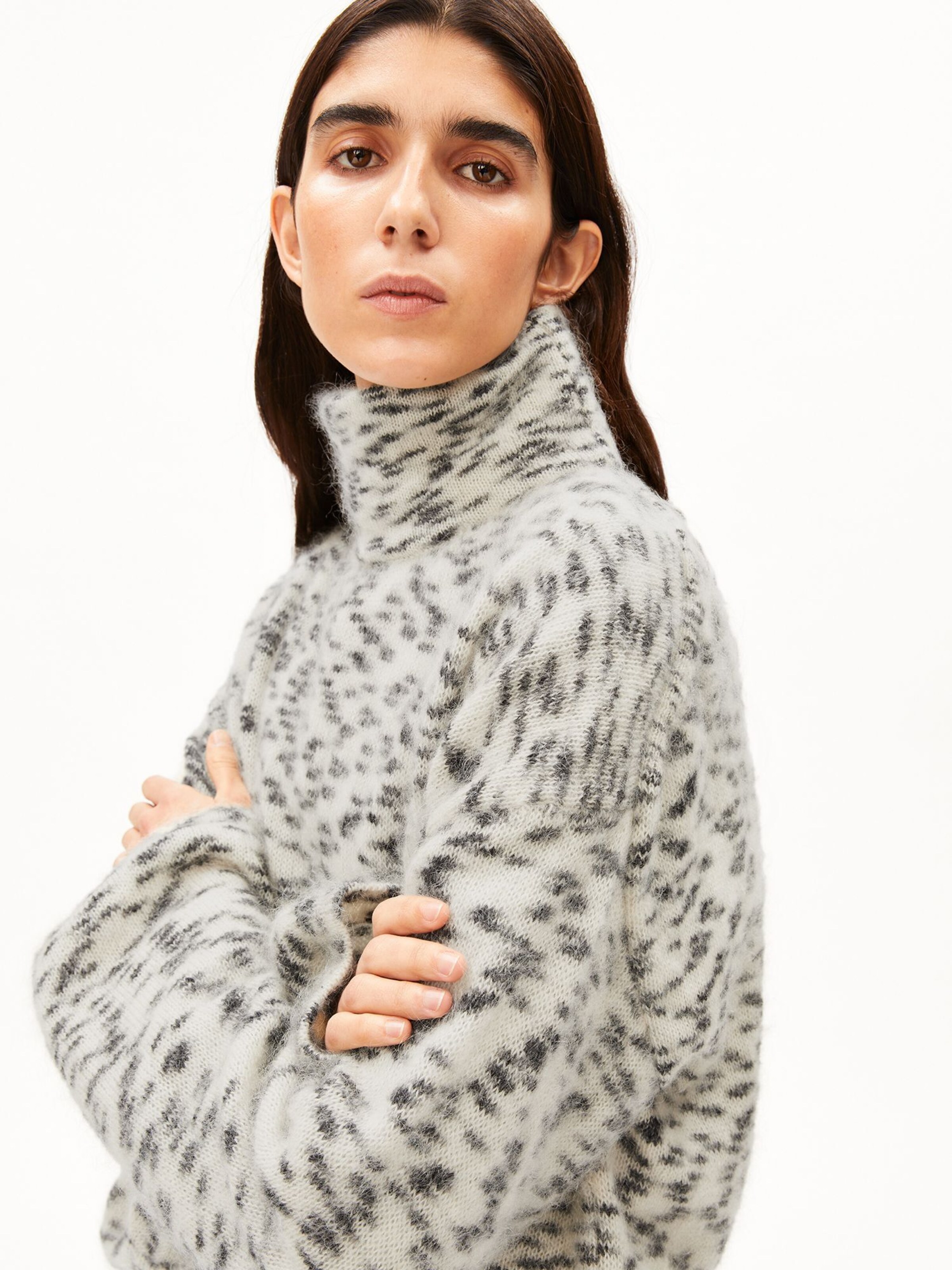 Pull-over ARMEDANGELS en beige : devant