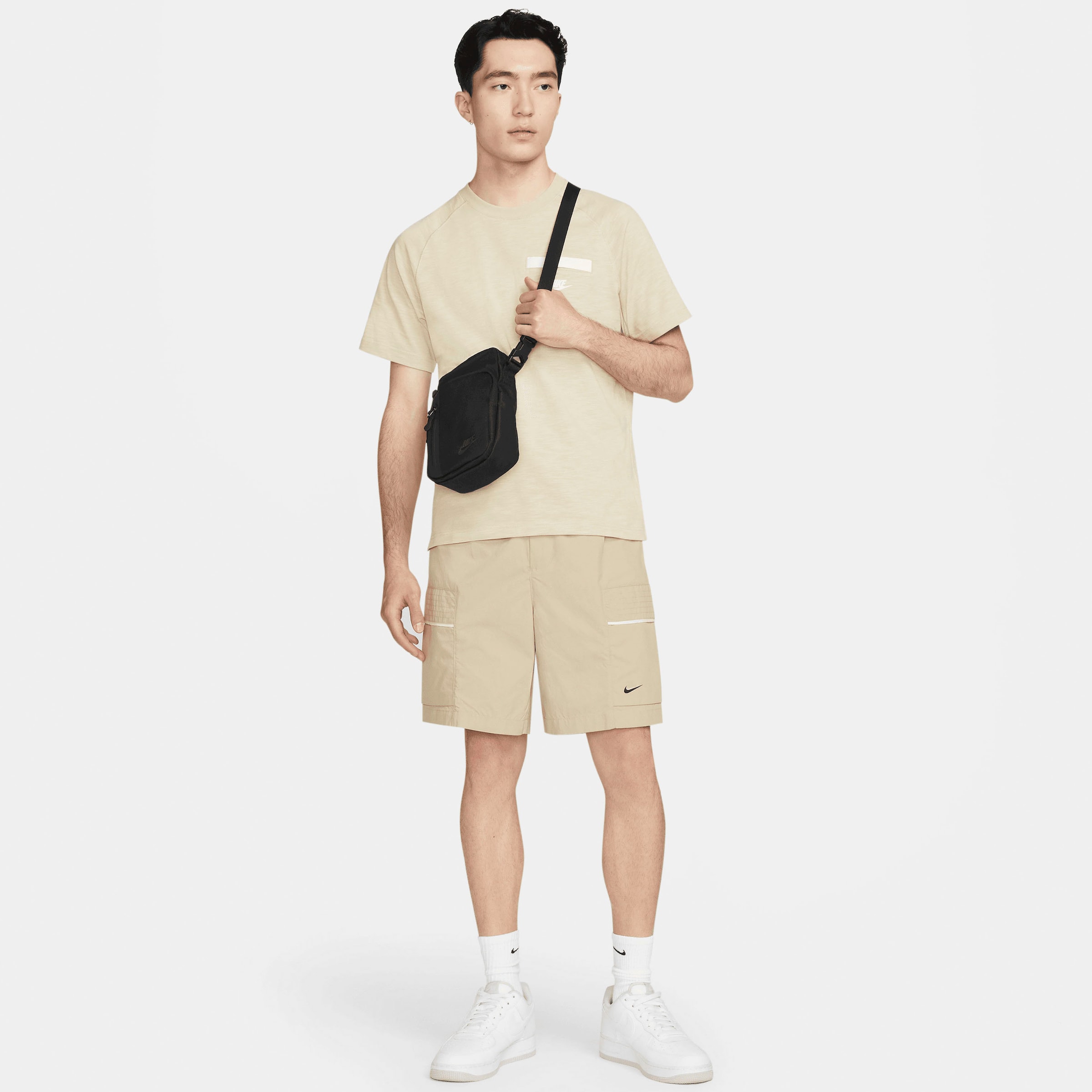 Nike Sportswear Τσάντα ώμου σε μαύρο: μπροστά