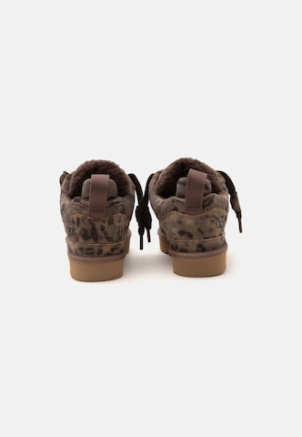 UGG - Zapatillas deportivas bajas 'Lowmel Spotted' en marrón